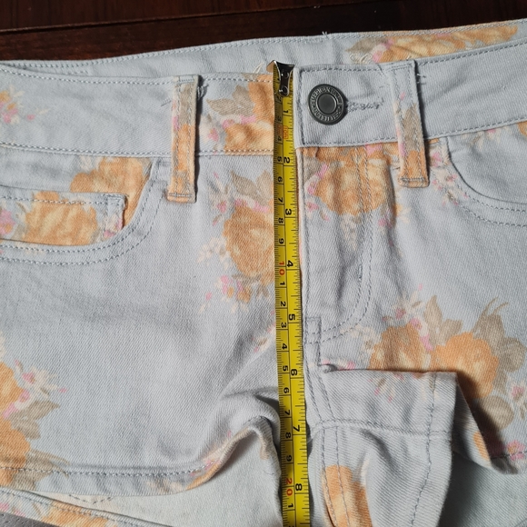 American Eagle Denim Shorts Light Blue/Orange Floral Stretch Size 6 - Picture 9 of 14